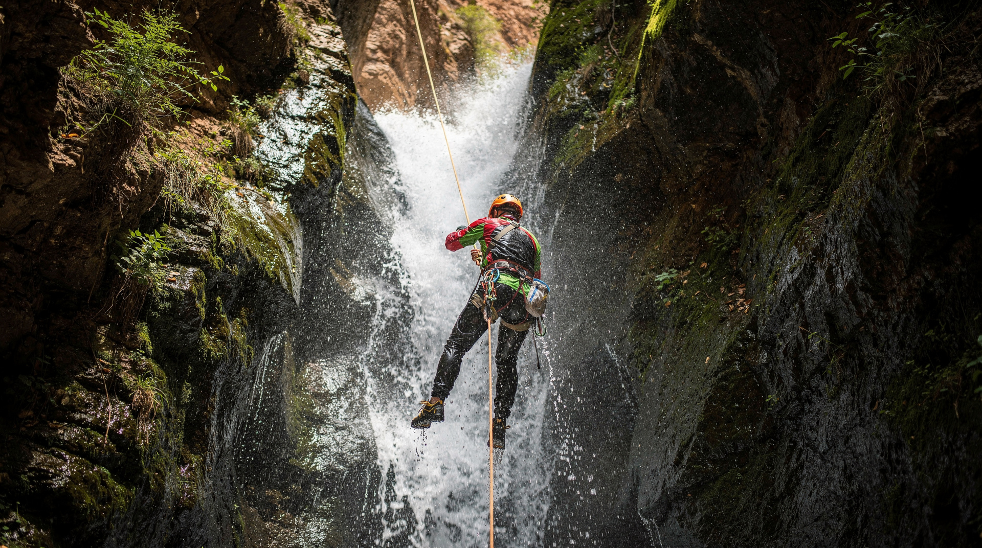 Snake Canyon Canyoning in Oman: Das Ultimative Wadi-Bani-Awf-Abenteuer